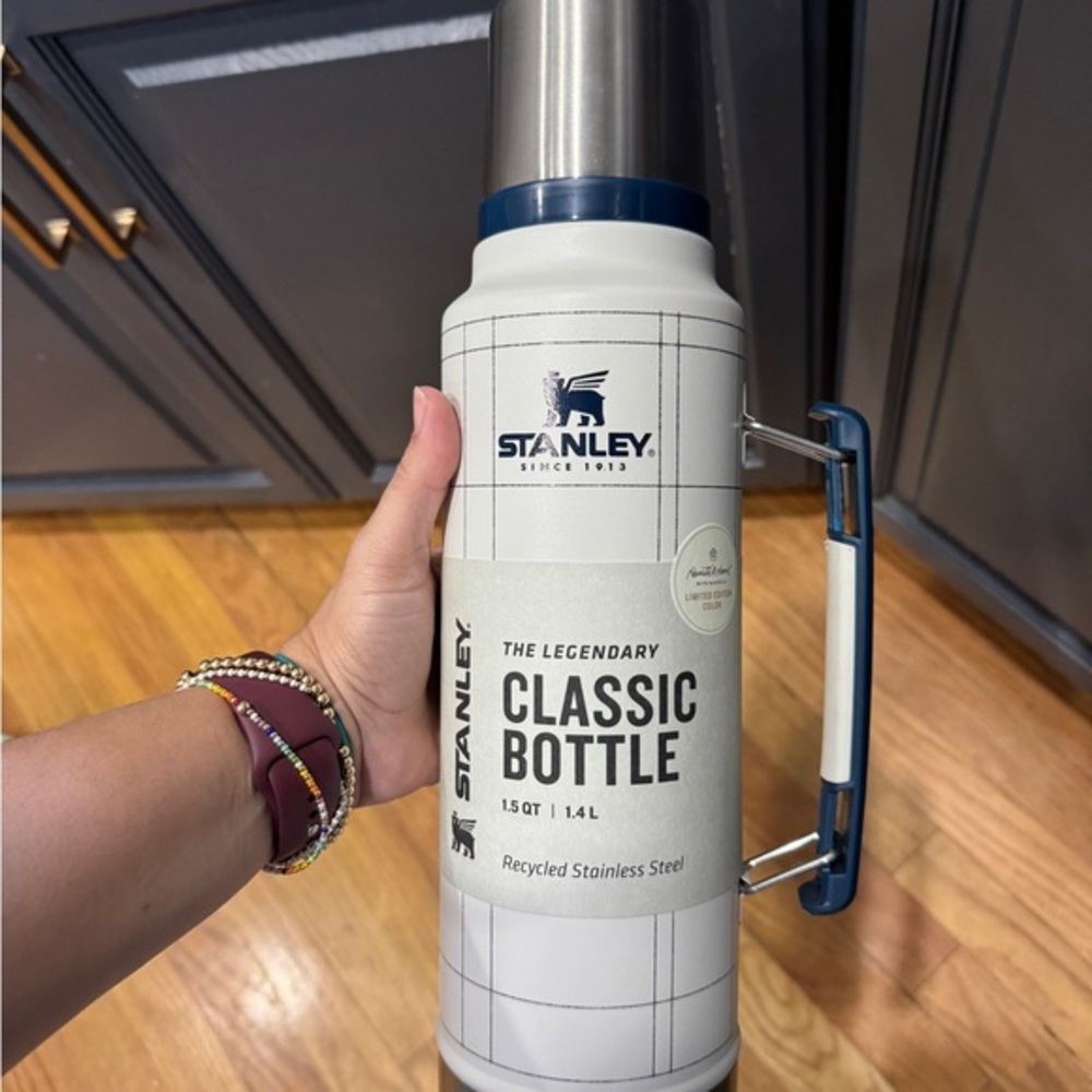 Stanley Hearth & Hand Stainless Steel The Legendary Classic Bottle Siz 1.5qt NWT